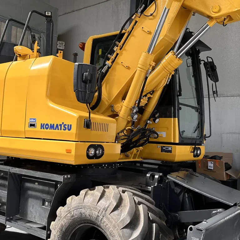 Remise en état carrosserie grue Komatsu