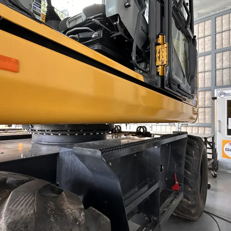 Remise en état carrosserie grue Komatsu